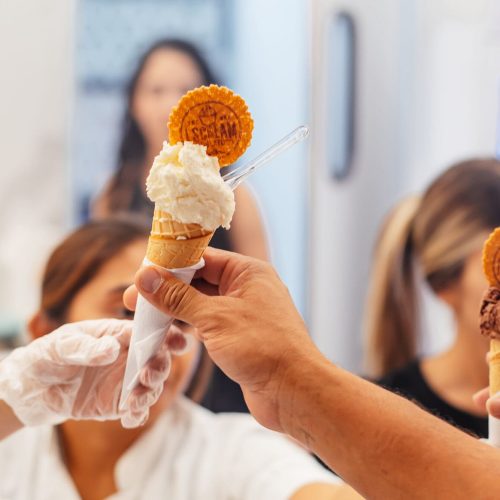 Gelato_cone_service_I_Scream_gelato