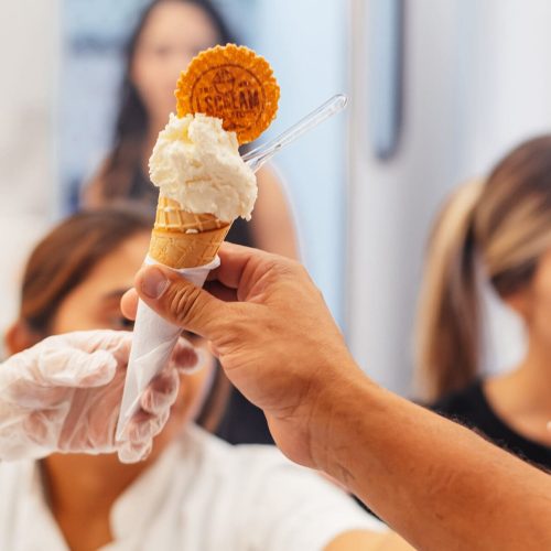 Gelato_cone_service_I_Scream_gelato